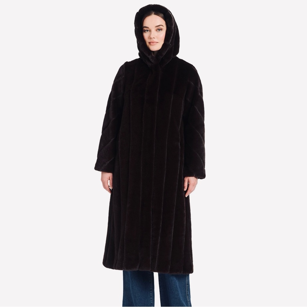Elegant Black Faux Fur Coat - Picture 4 of 9